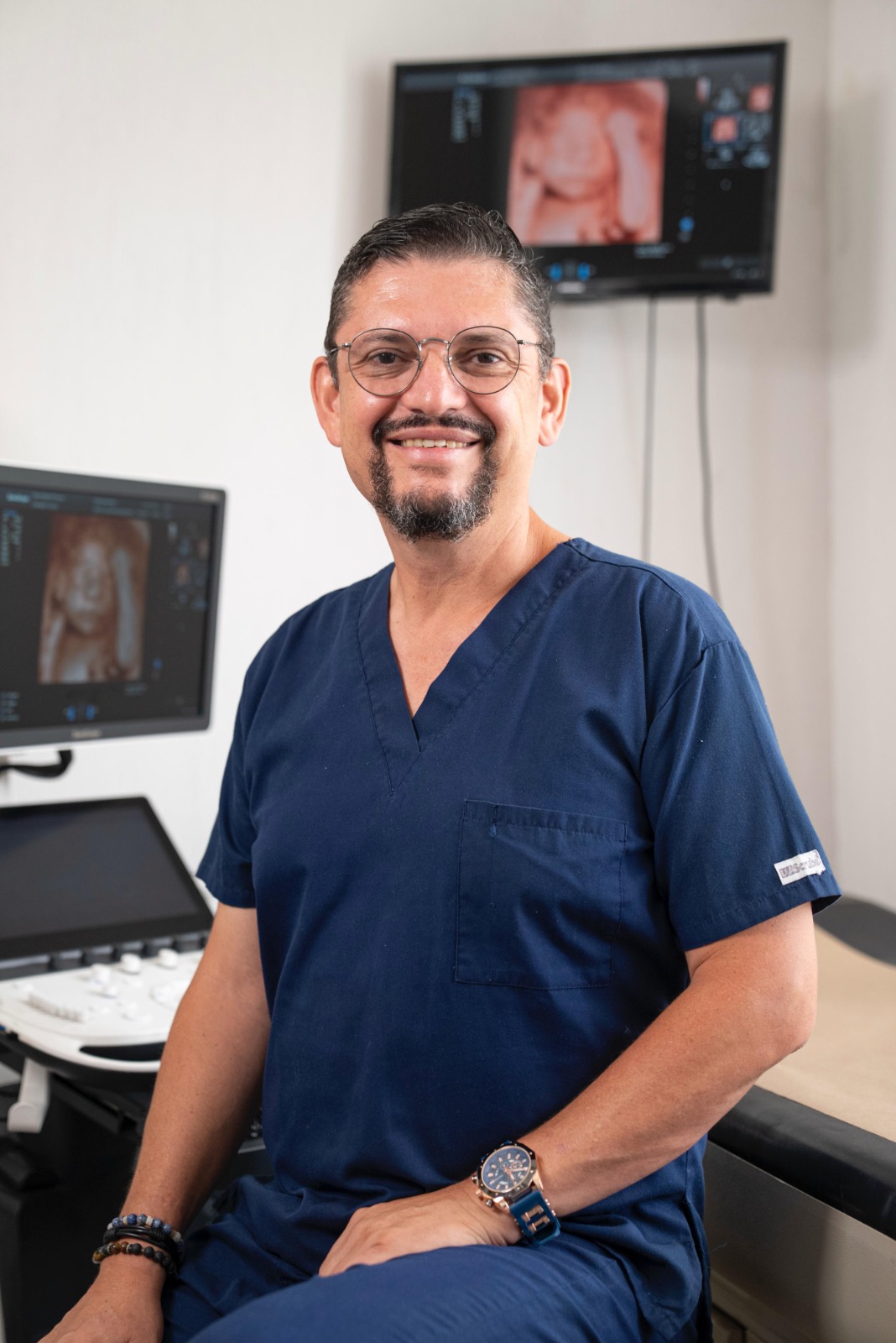 Dr. Byron Chacón